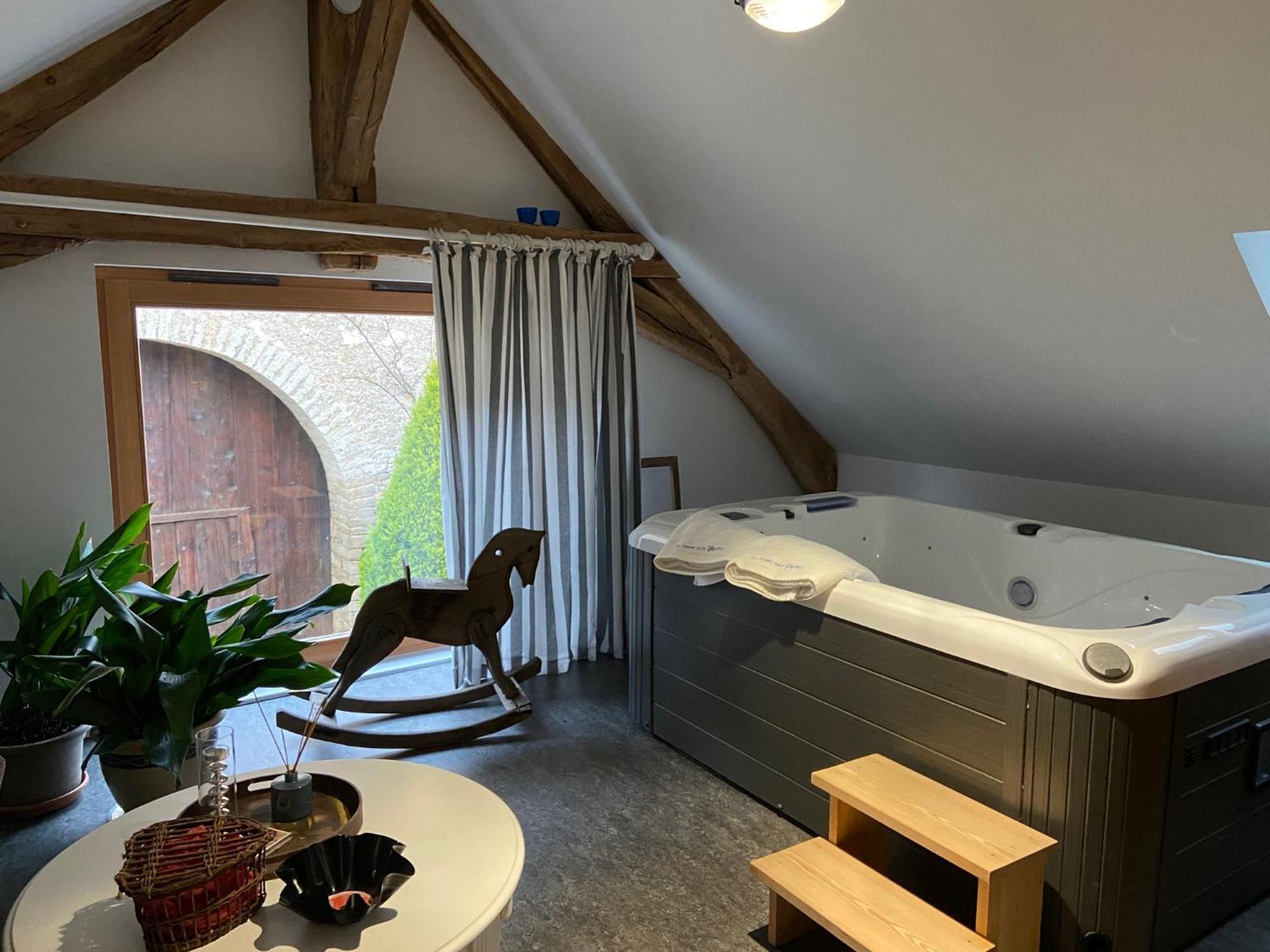 La Ferme Aux Glycines Hotel Aillevans Eksteriør billede